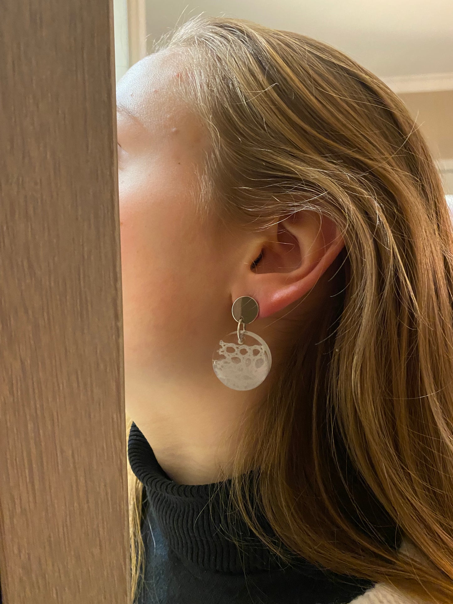 Zilveren oorbellen, ronde hanger met katoeninleg